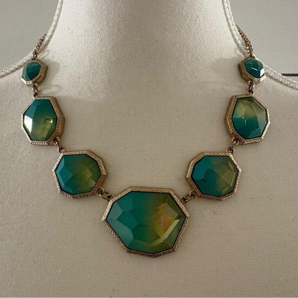 Jewelry - Elegant Gold and Green Statement Necklace
